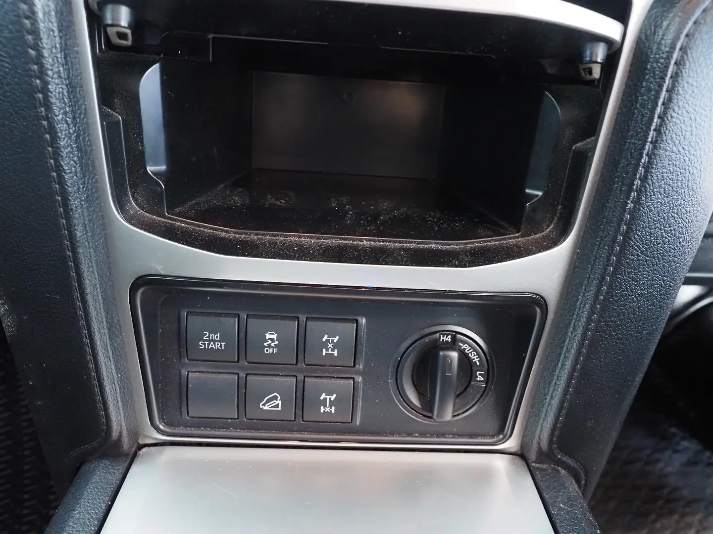 2020 Toyota Landcruiser Prado Gallery Image 25