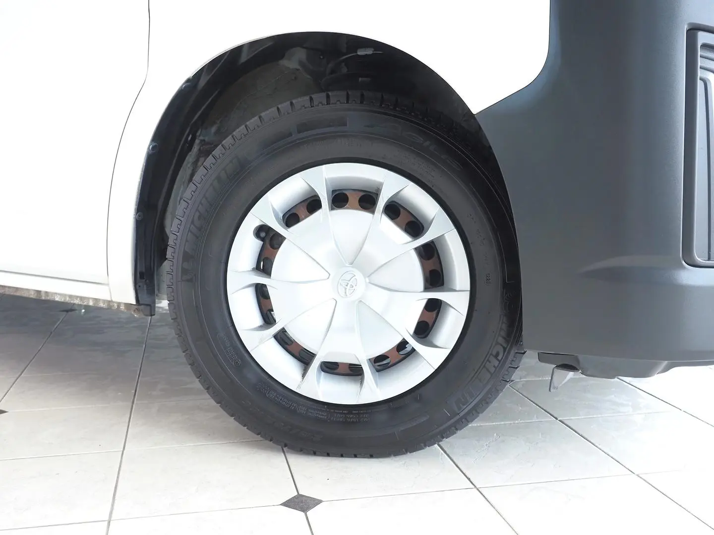 2019 Toyota Hiace Gallery Image 13