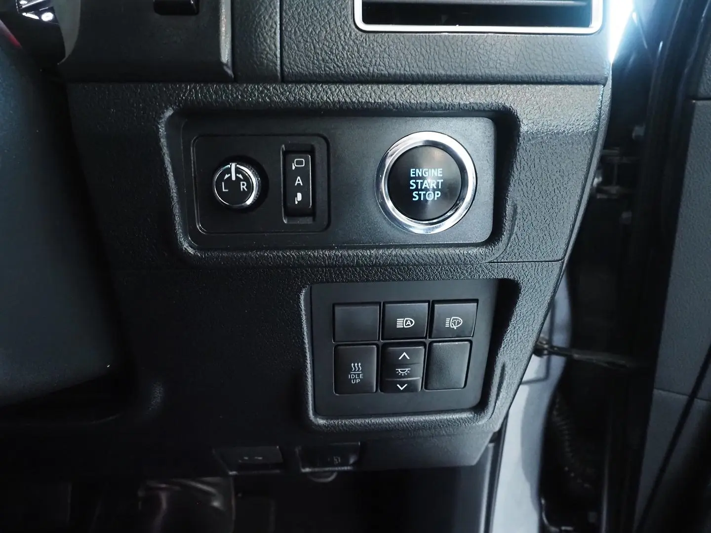 2018 Toyota Landcruiser Prado Gallery Image 36