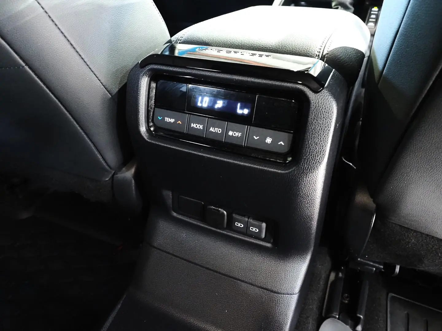 2025 Toyota Landcruiser Prado Gallery Image 31