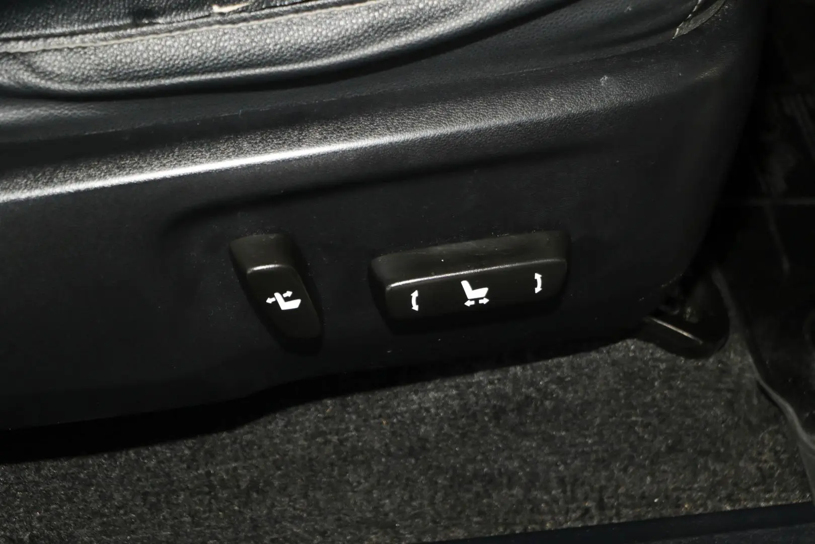 2016 Toyota Hilux Gallery Image 18