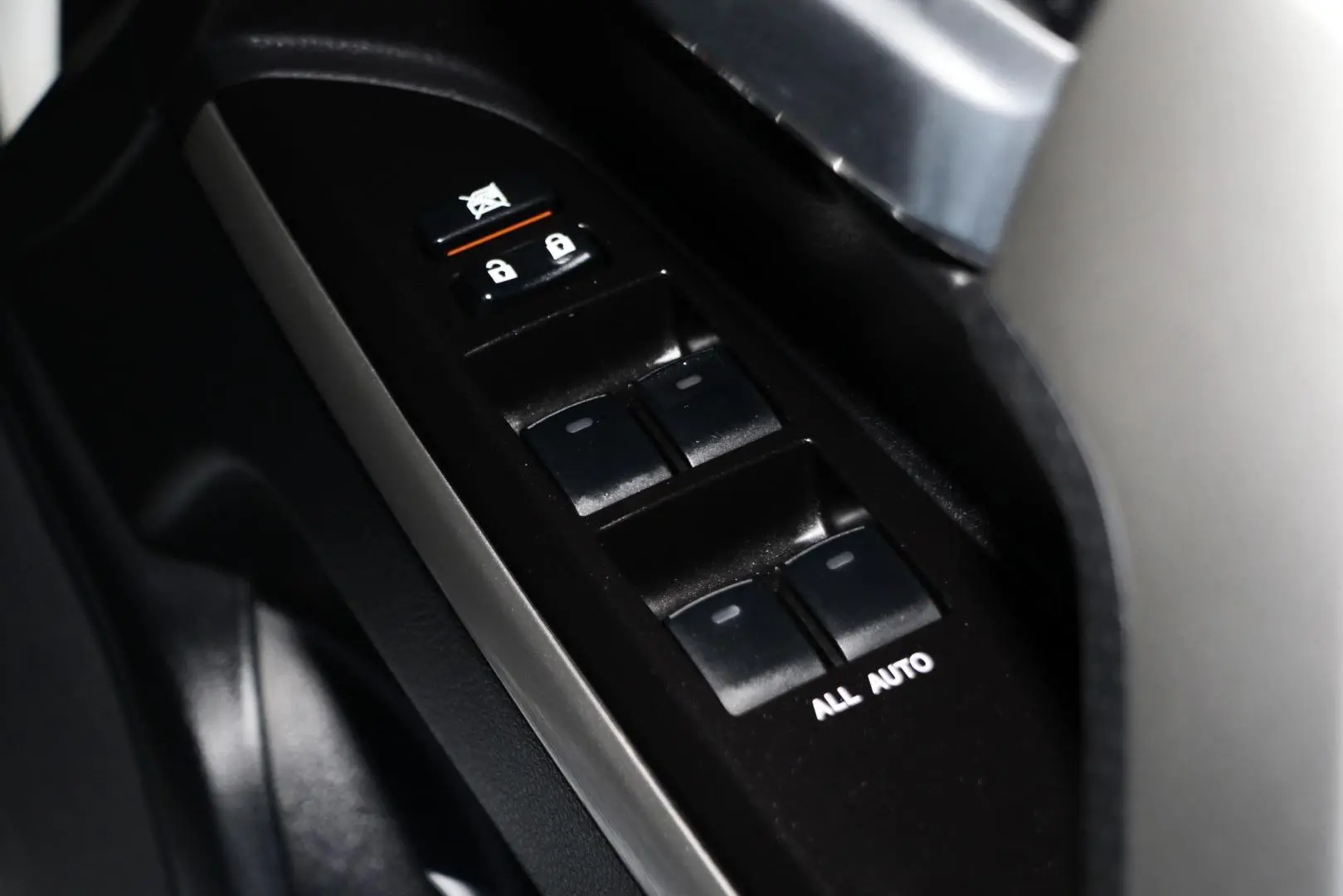 2018 Toyota Landcruiser Gallery Image 20