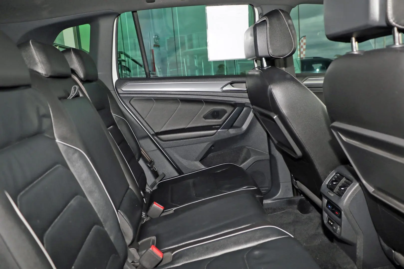 2018 Volkswagen Tiguan Gallery Image 10