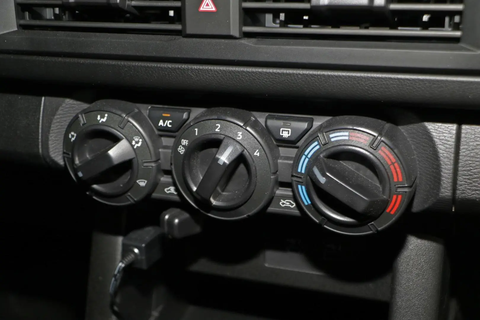 2025 Mitsubishi Triton Gallery Image 17