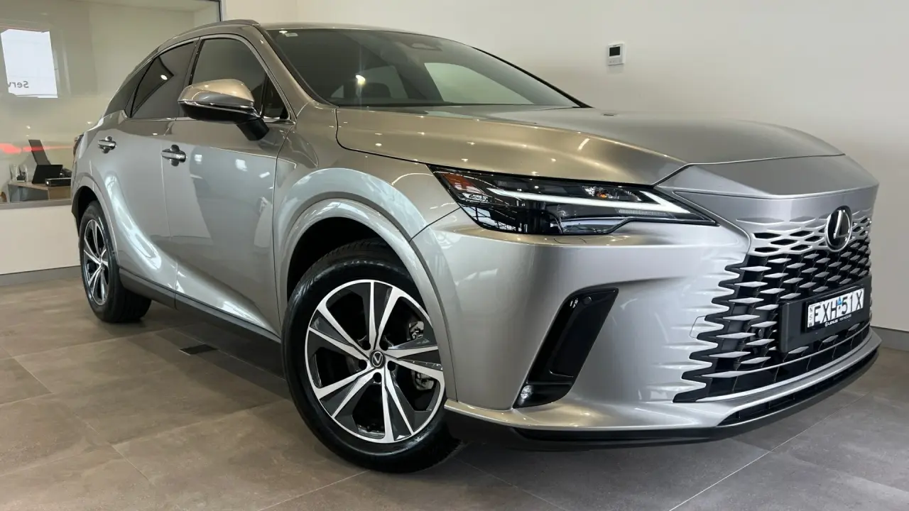 2022 Lexus RX350h Image 1