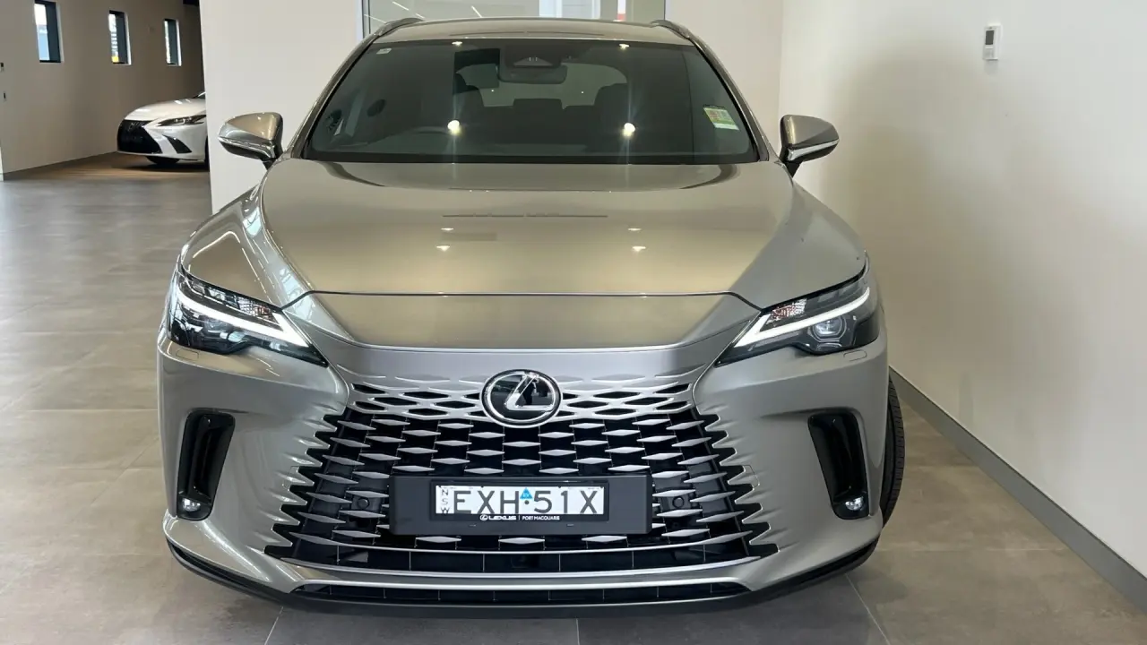 2022 Lexus RX350h Image 2