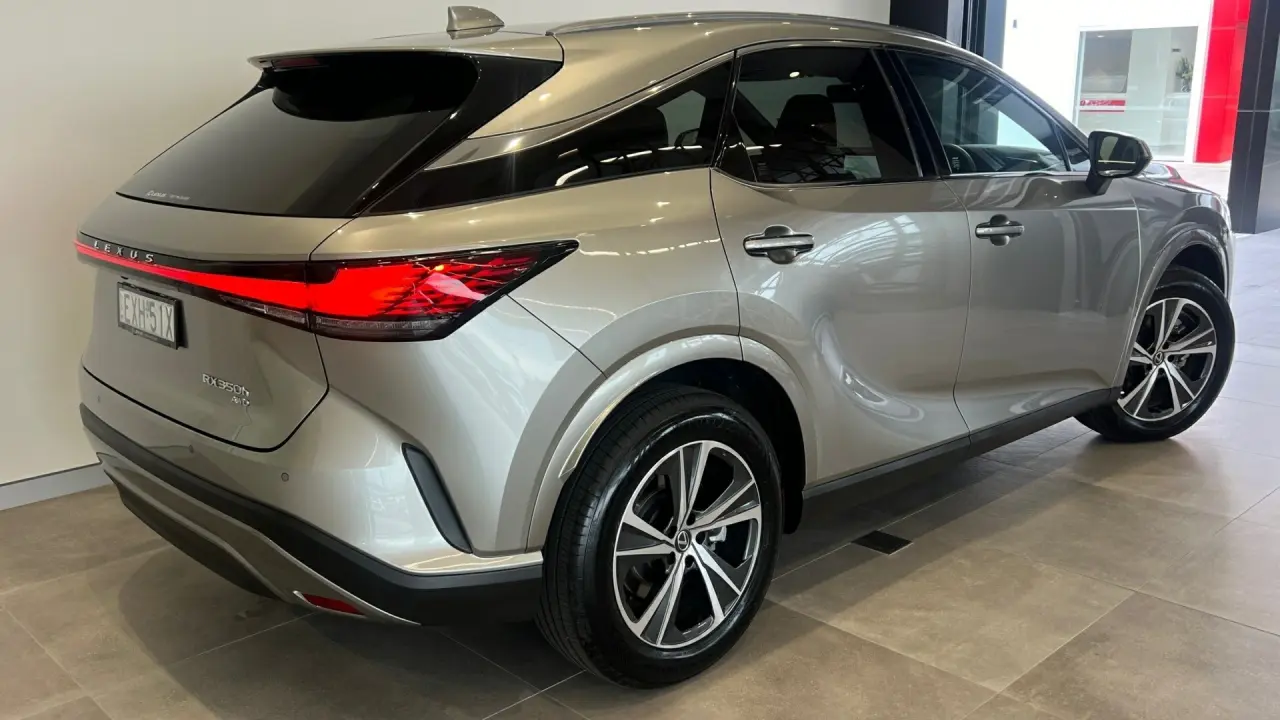 2022 Lexus RX350h Image 4