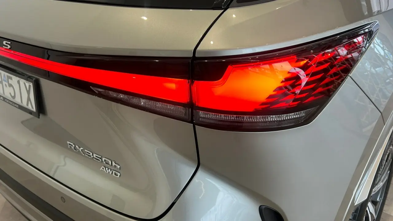 2022 Lexus RX350h Image 5