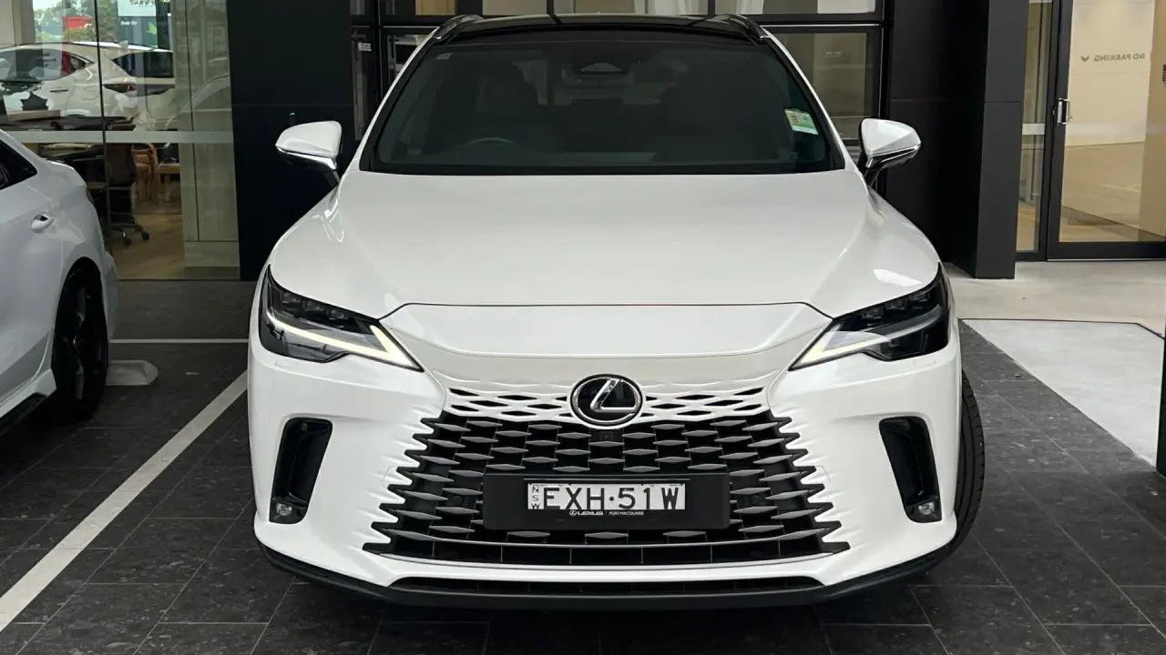 2022 Lexus RX350 Image 3