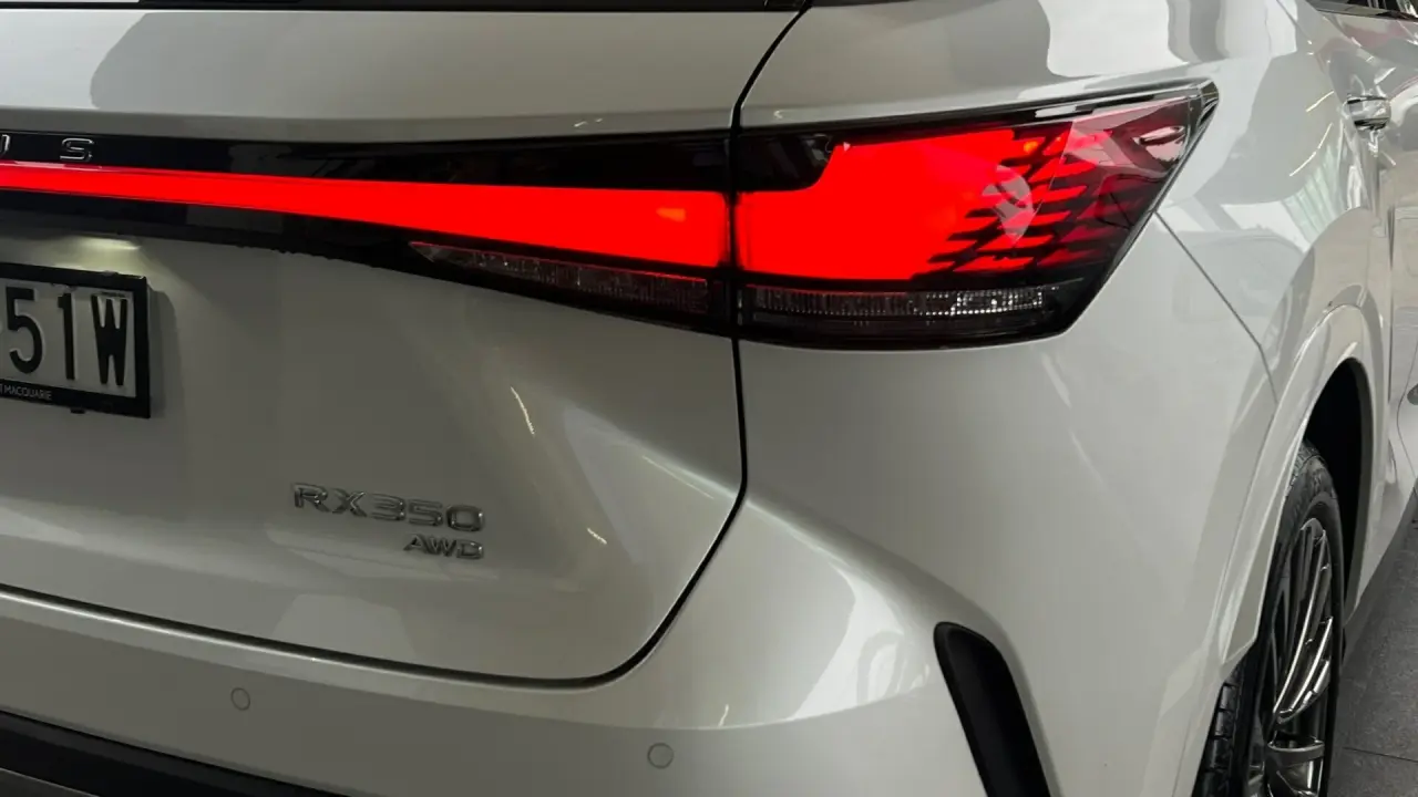 2022 Lexus RX350 Image 5