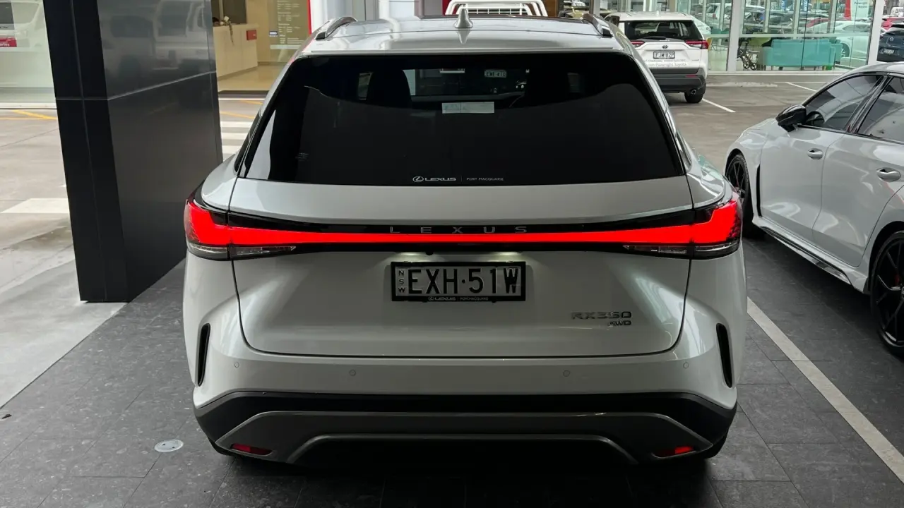 2022 Lexus RX350 Image 6