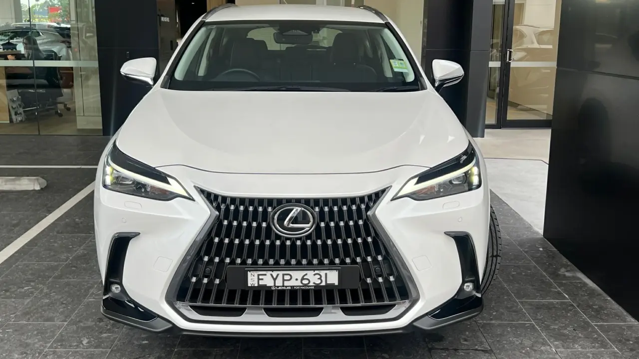 2022 Lexus NX250 Image 2