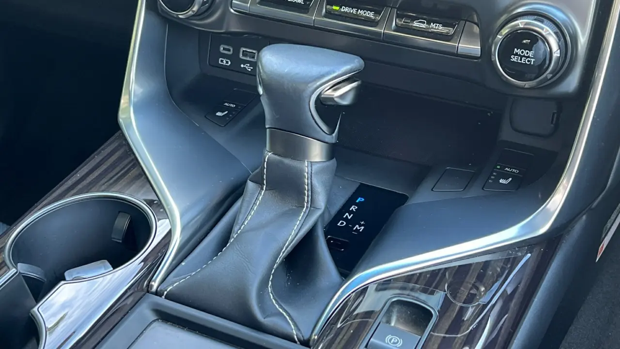 2022 Lexus LX500d Image 17