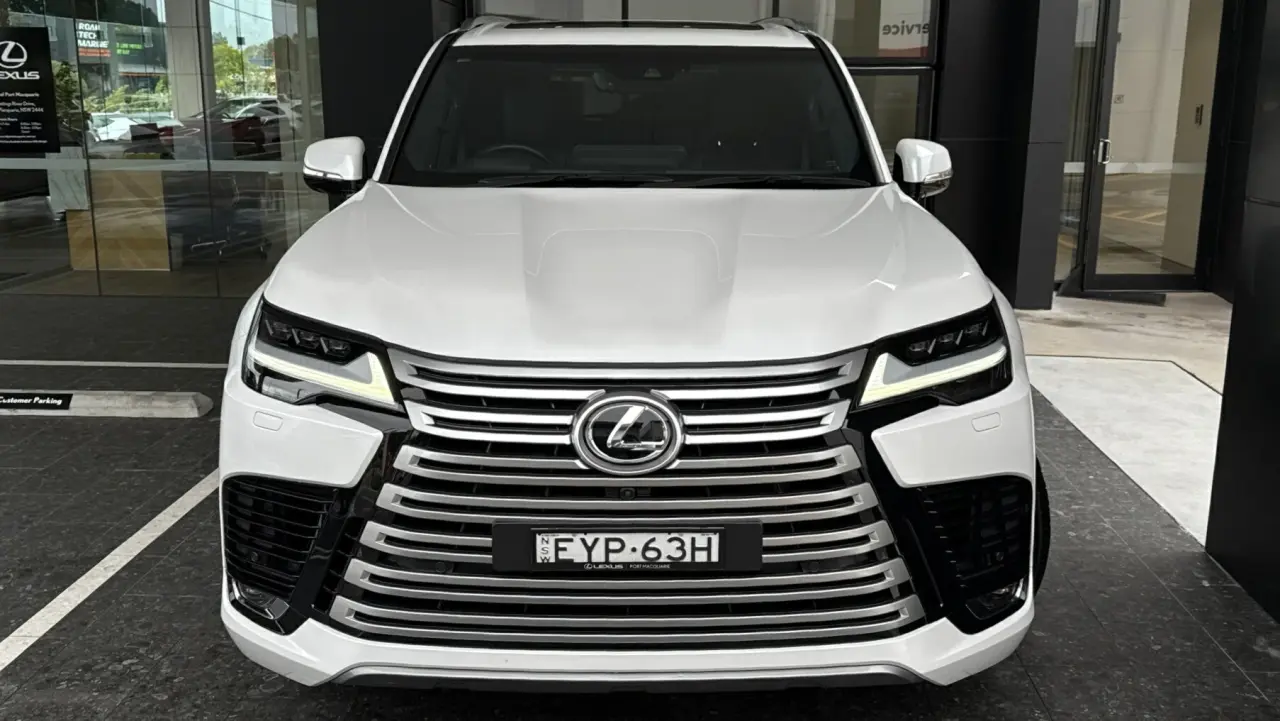 2022 Lexus Lx500d Gallery Image 2