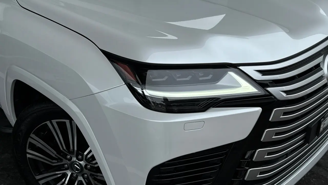 2022 Lexus Lx500d Gallery Image 3