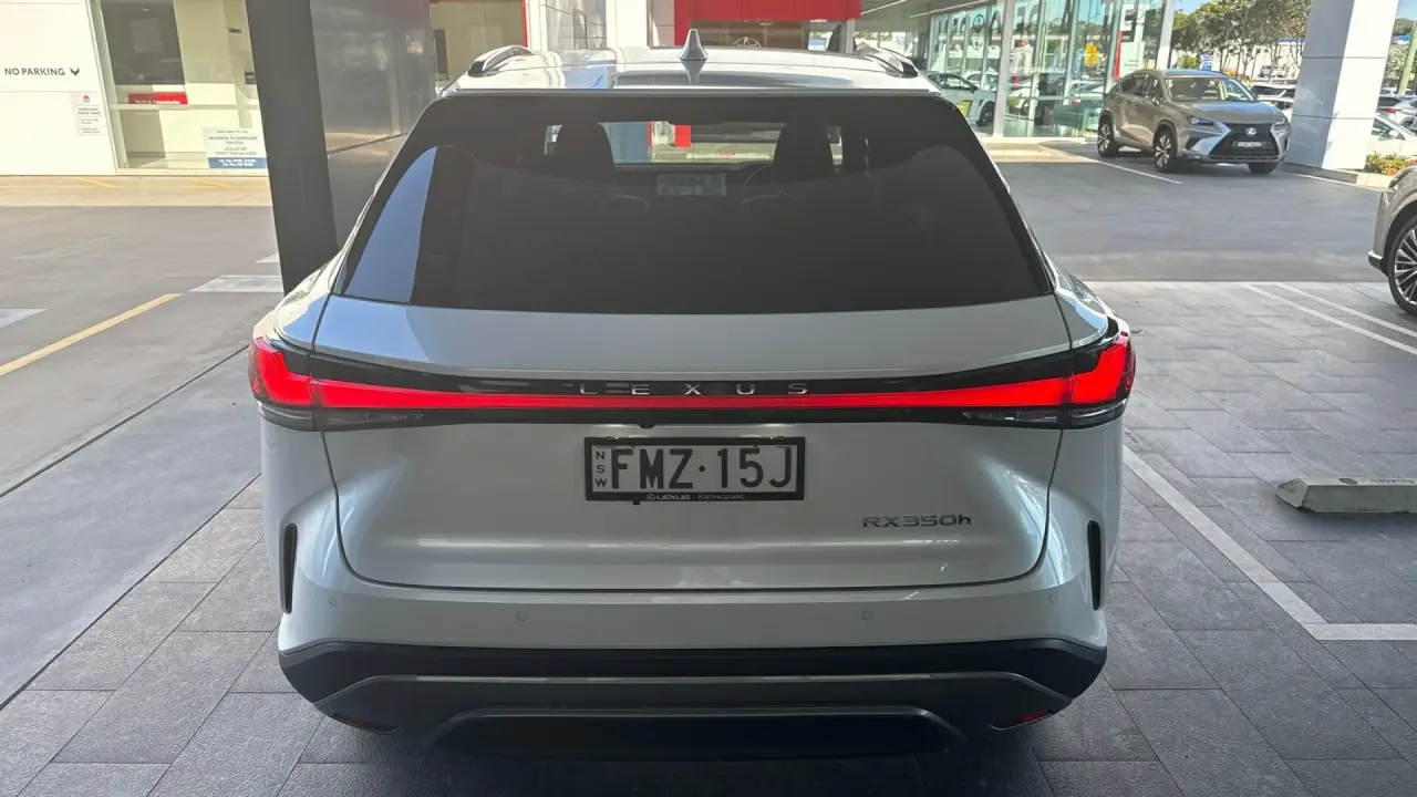 2023 Lexus RX350h Gallery Image 5