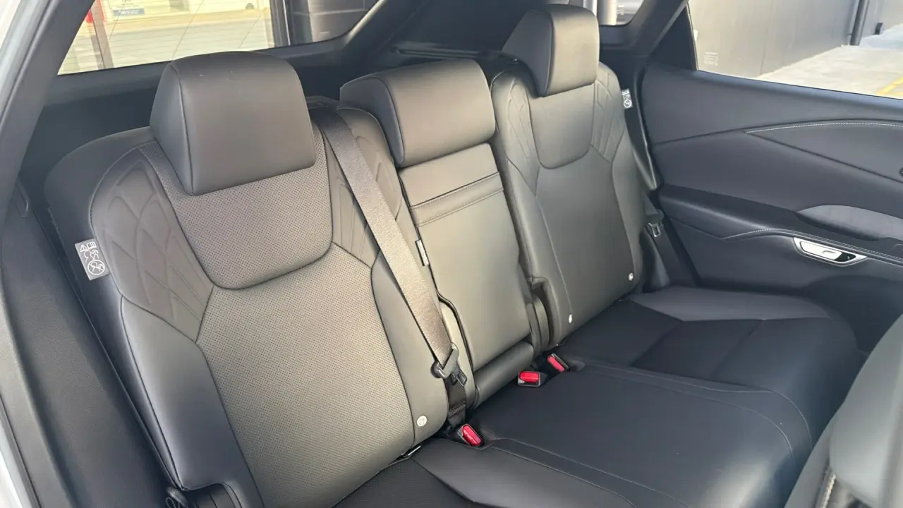2023 Lexus RX350h Gallery Image 7