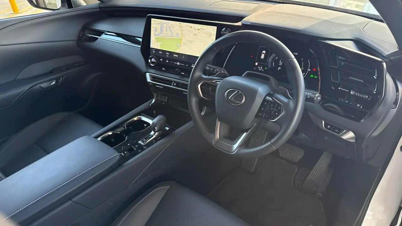 2023 Lexus RX350h Gallery Image 8