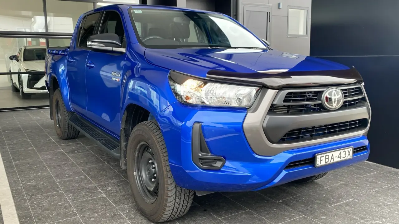 2023 Toyota Hilux Image 1