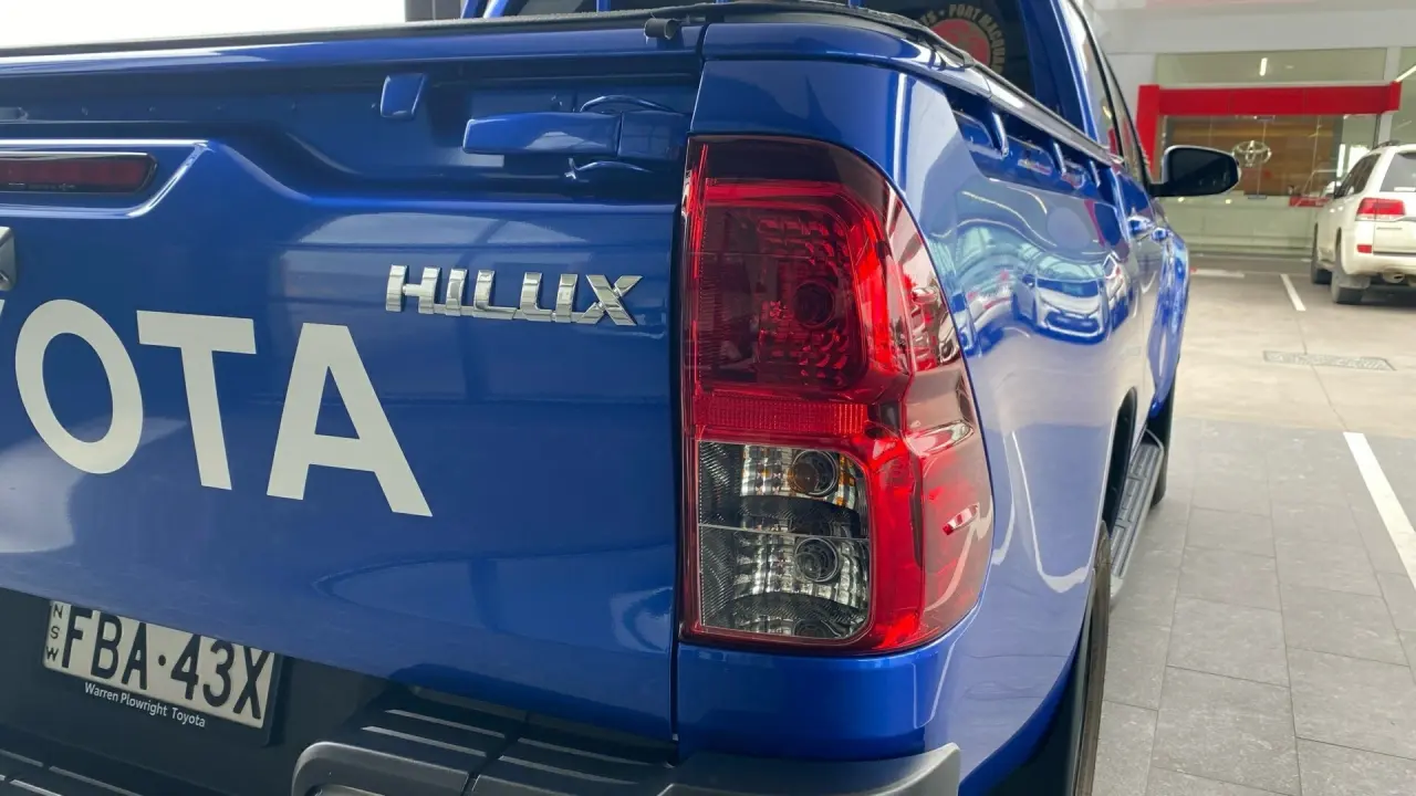 2023 Toyota Hilux Image 6