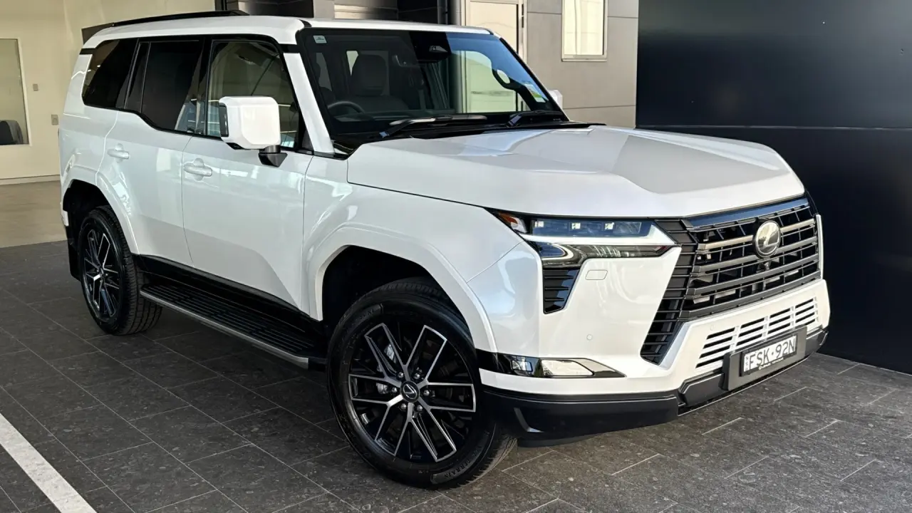 2025 Lexus GX550 Gallery Image 1
