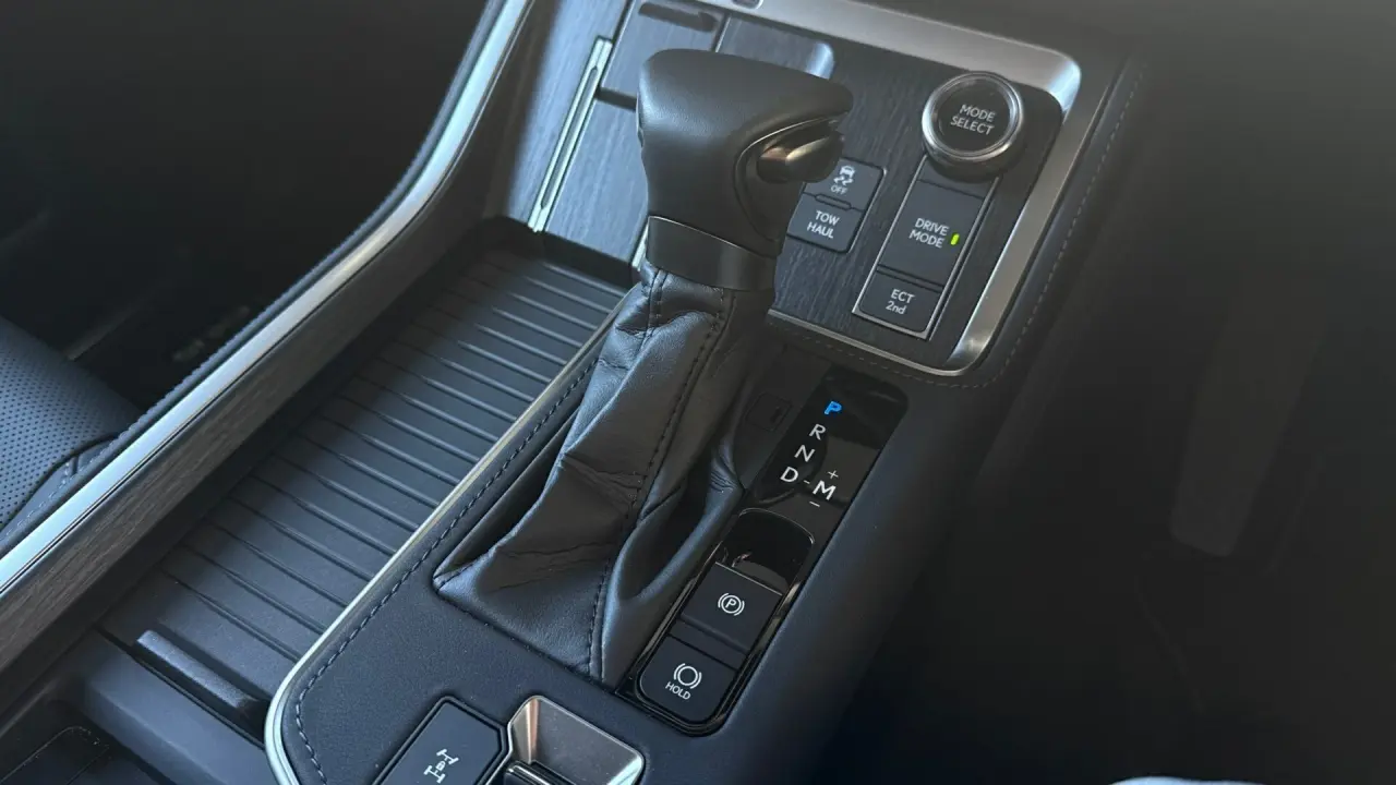 2025 Lexus GX550 Gallery Image 15