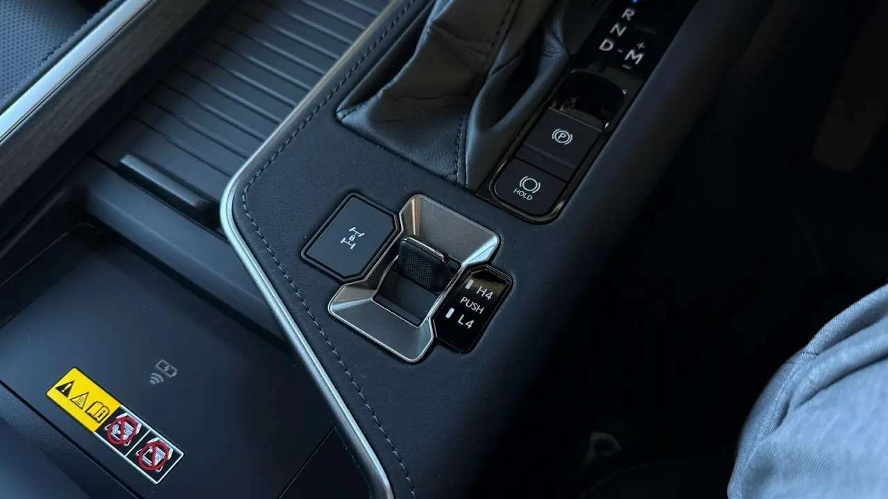 2025 Lexus GX550 Gallery Image 16