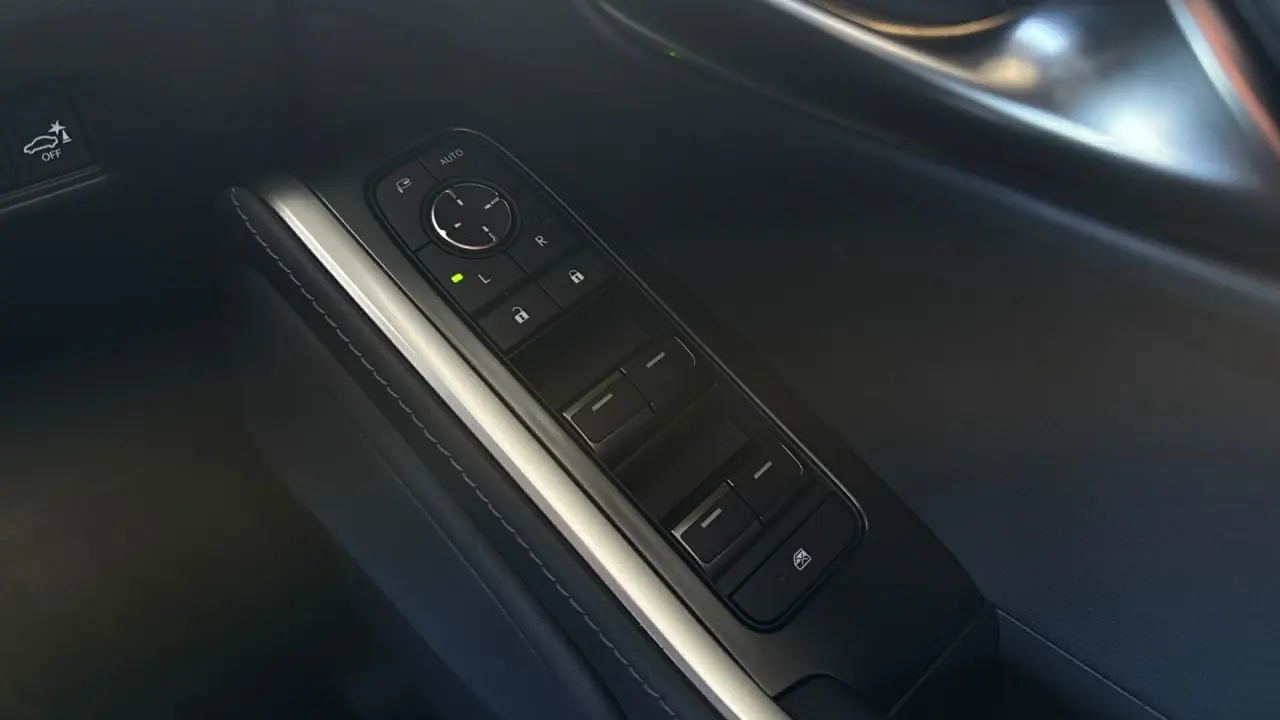 2025 Lexus GX550 Gallery Image 17