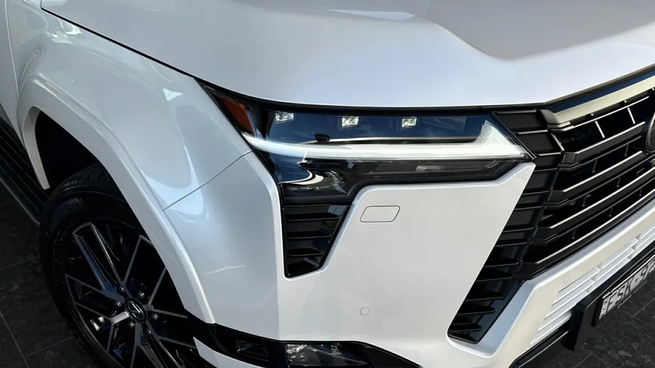 2025 Lexus GX550 Gallery Image 3