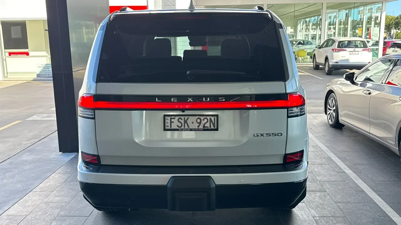 2025 Lexus GX550 Gallery Image 4