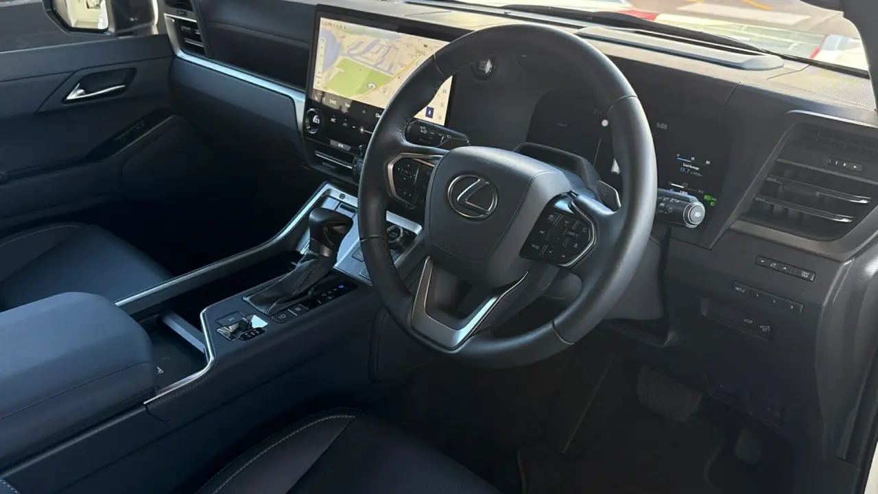 2025 Lexus GX550 Gallery Image 9