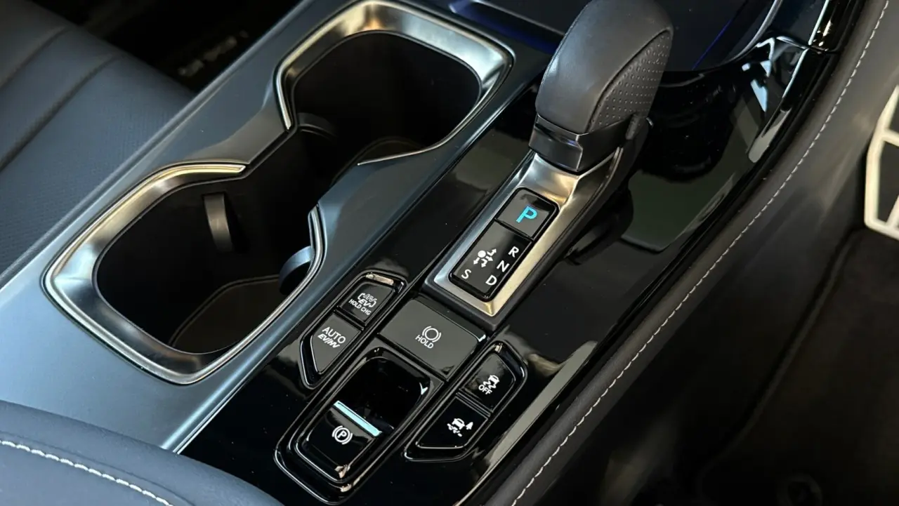 2024 Lexus NX450h+ Gallery Image 14