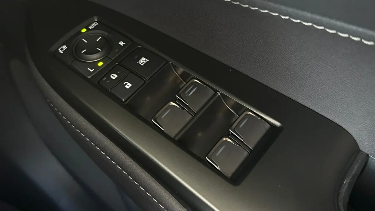 2024 Lexus NX450h+ Gallery Image 15