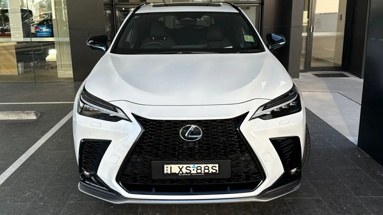 2024 Lexus NX450h+ Gallery Image 2