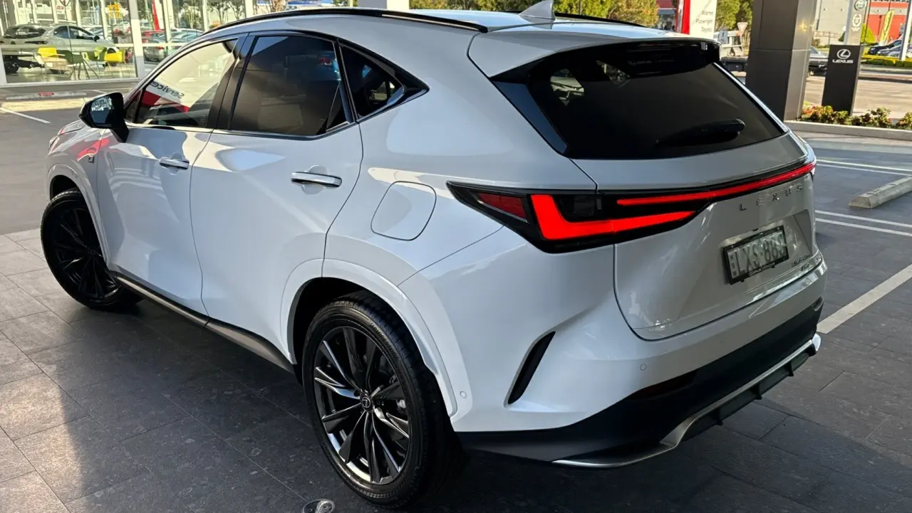 2024 Lexus NX450h+ Gallery Image 4