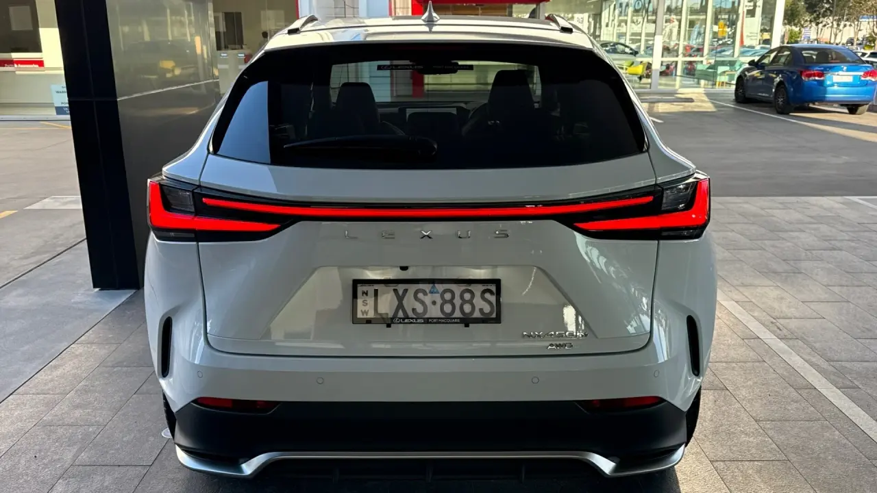2024 Lexus NX450h+ Gallery Image 5