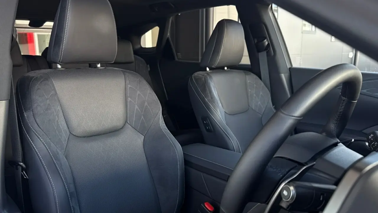 2025 Lexus RX450h+ Gallery Image 10