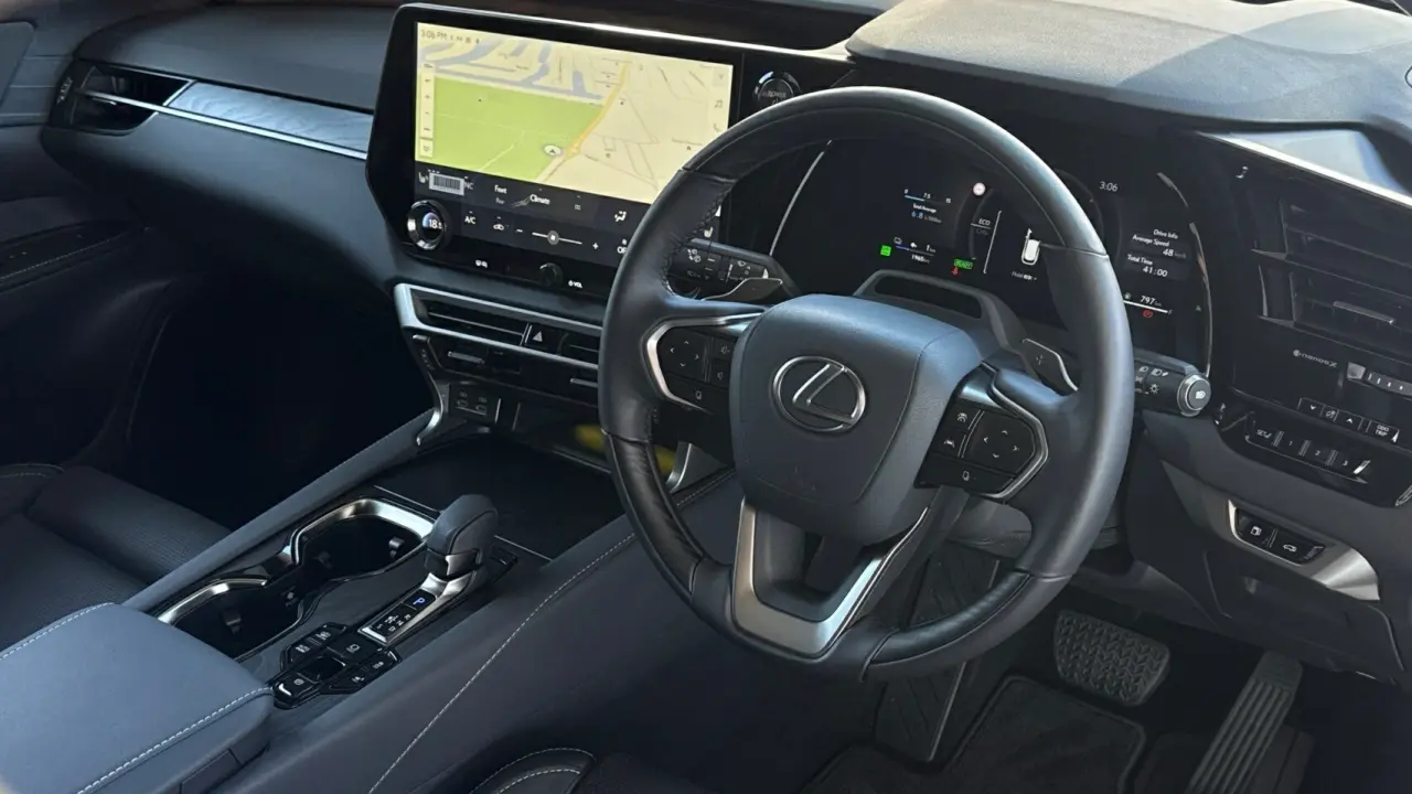 2025 Lexus RX450h+ Gallery Image 11