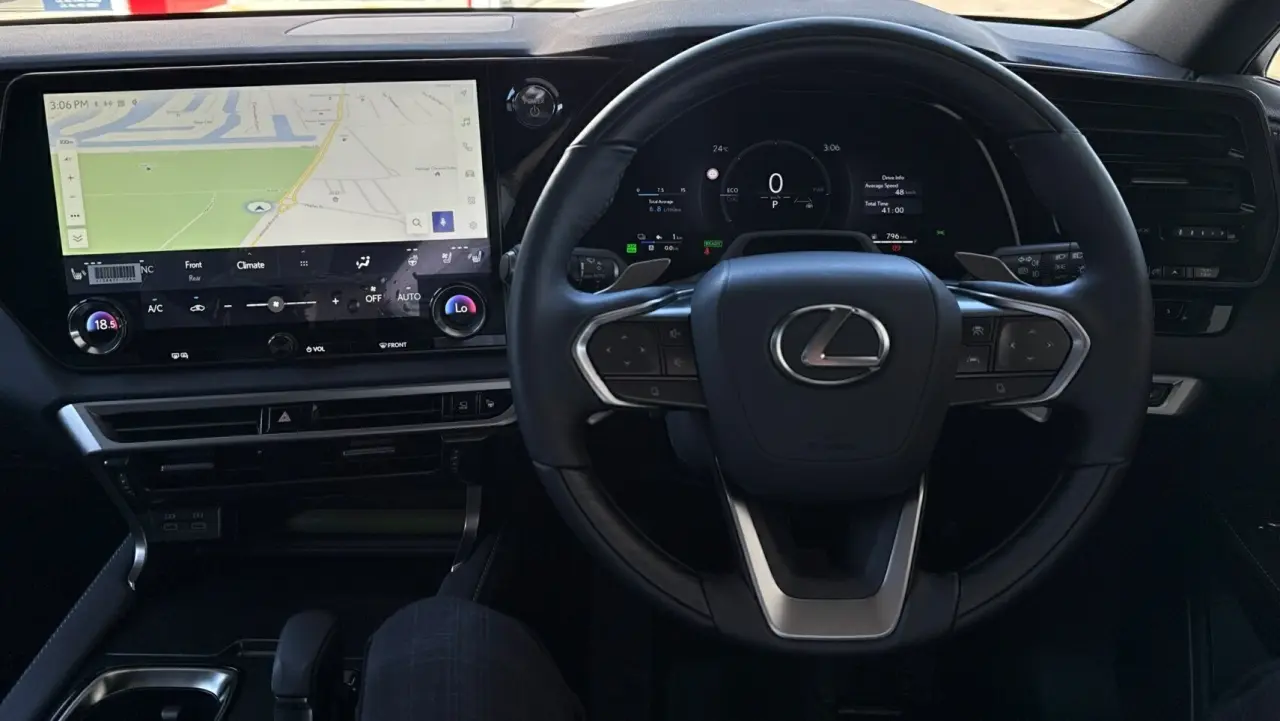 2025 Lexus RX450h+ Gallery Image 13