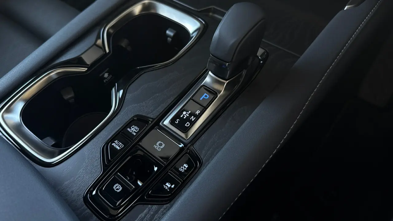 2025 Lexus RX450h+ Gallery Image 19