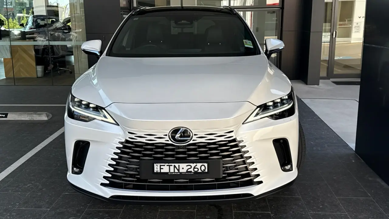 2025 Lexus RX450h+ Gallery Image 2