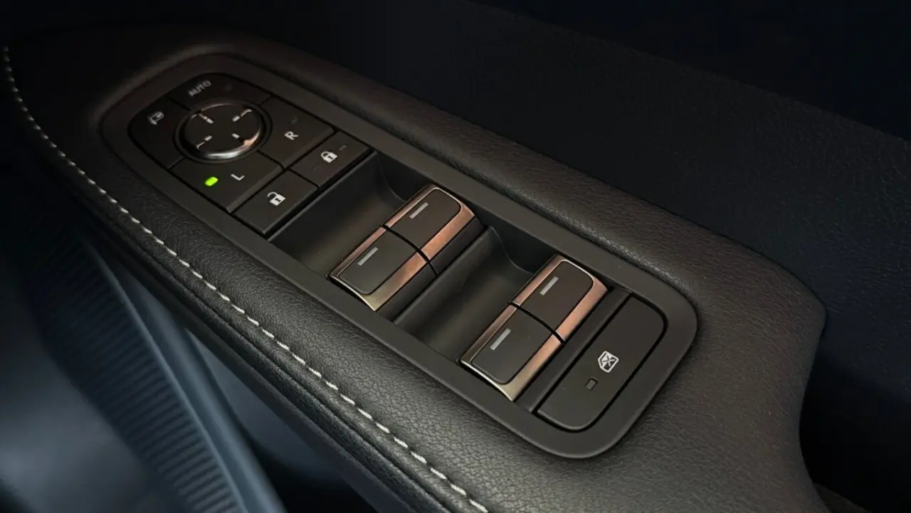 2025 Lexus RX450h+ Gallery Image 20