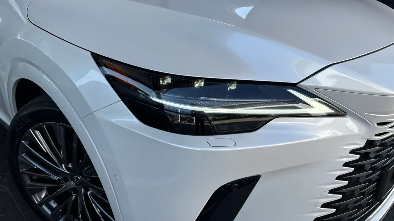 2025 Lexus RX450h+ Gallery Image 3