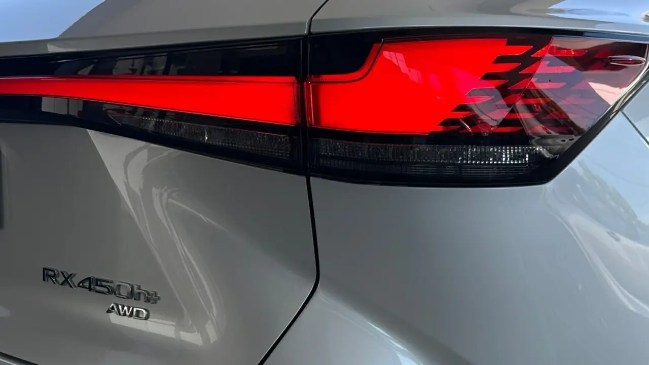 2025 Lexus RX450h+ Gallery Image 5
