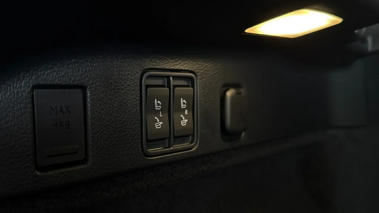 2025 Lexus RX450h+ Gallery Image 8