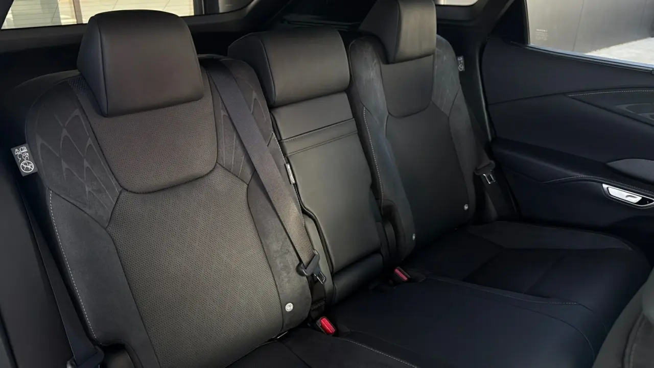 2025 Lexus RX450h+ Gallery Image 9