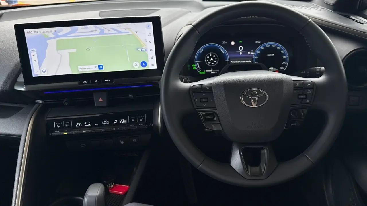 2025 Toyota C-HR Hybrid Gallery Image 12