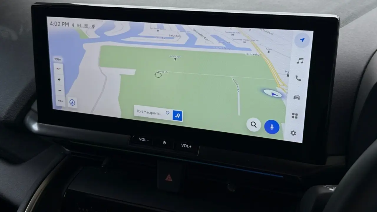 2025 Toyota C-HR Hybrid Gallery Image 16