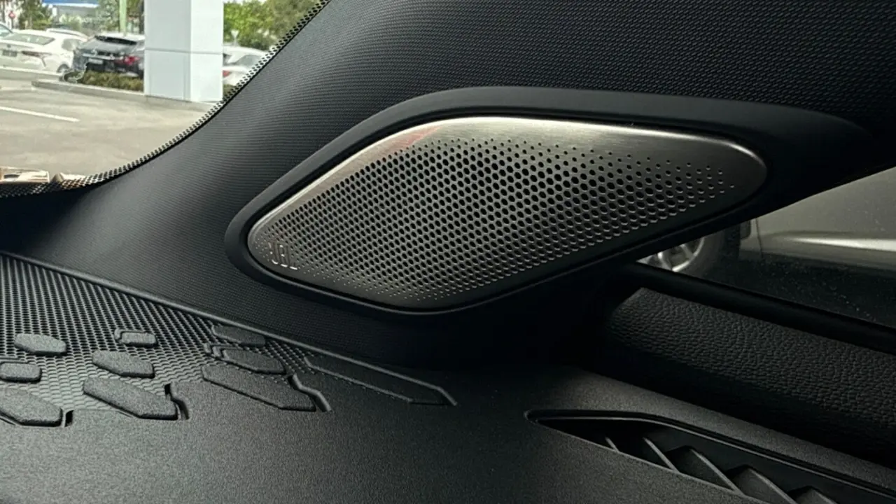 2025 Toyota C-HR Hybrid Gallery Image 20