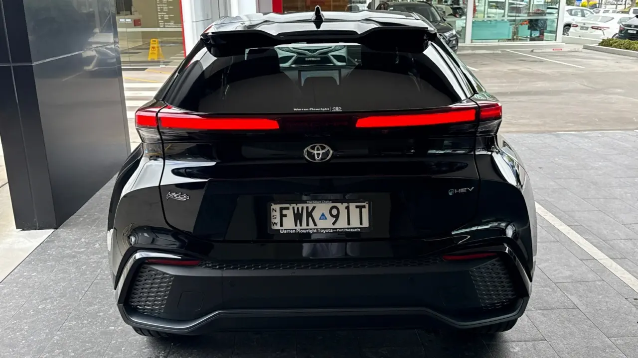 2025 Toyota C-HR Hybrid Gallery Image 5